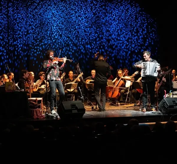Fetén Fetén y la Orquesta Ciudad de La Mancha: Una Fusión Perfecta entre Tradición y Vanguardia
